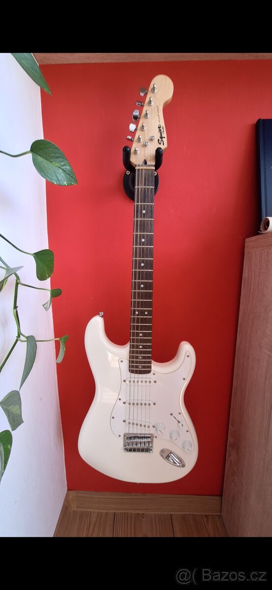 Elektrická kytara Fender Squier Bullet Strat