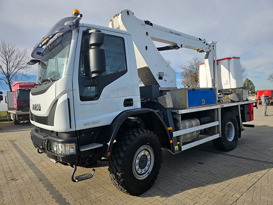 Iveco Eurocargo 150.280 4x4 - izolovaná hydraulická pošina