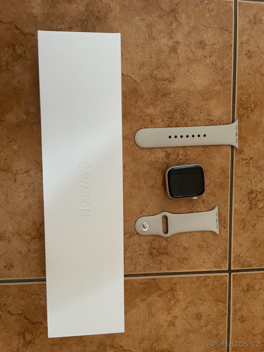 APPLE WATCH 8 45mm, stříbrné