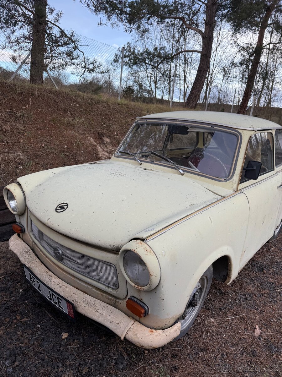 Trabant 601 s platnými papíry