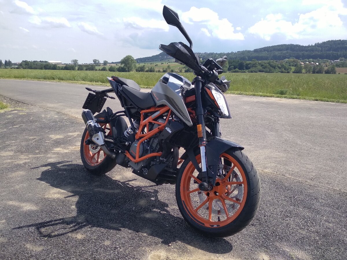 KTM DUKE 390 Silver - nové pneu a servis v hodnotě 20 000 Kč