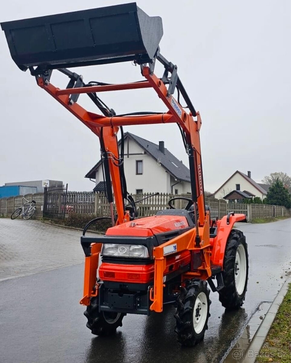 KUBOTA GL 241 4WD s orginalnim nakladačem