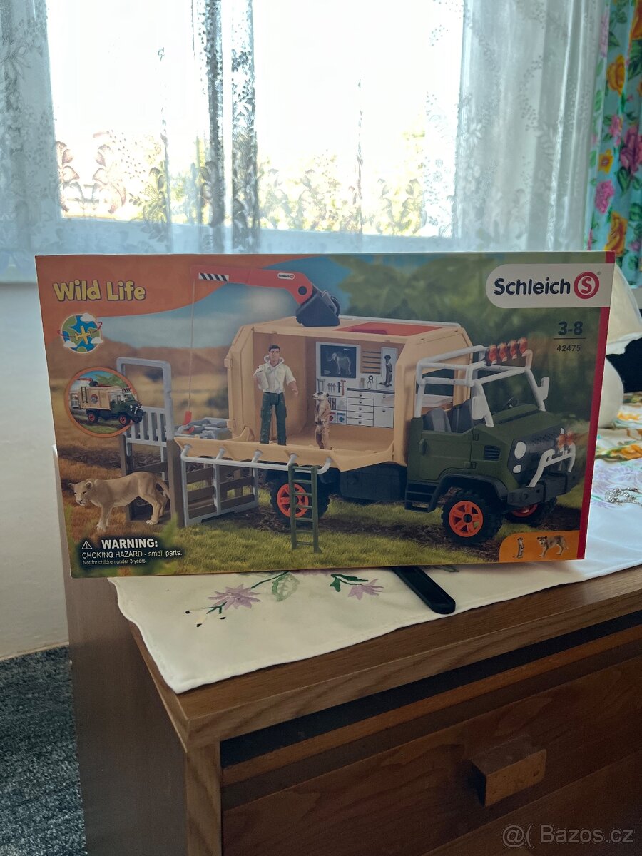 Schleich auto safari