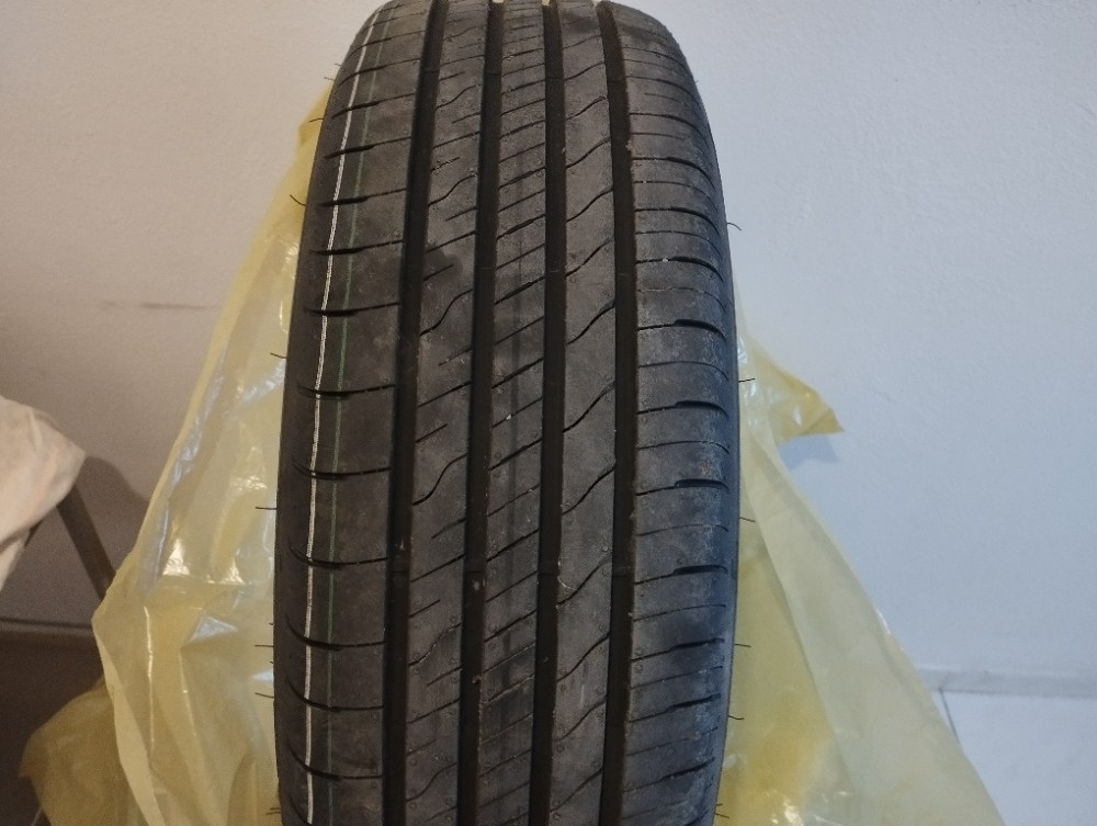 Nové letní pneu Goodyear 215/60/17 96H