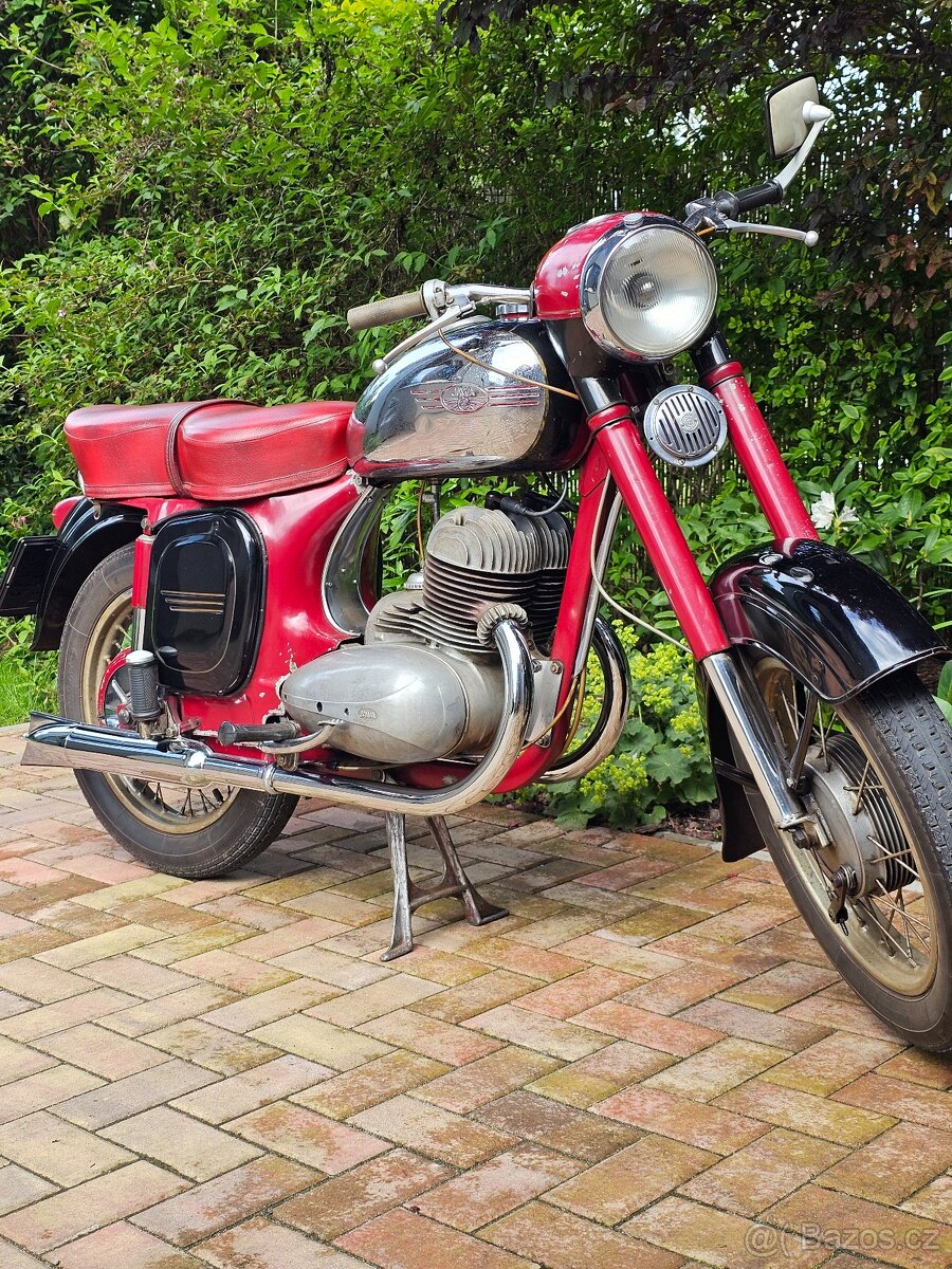 Jawa 350/354-02 kývačka