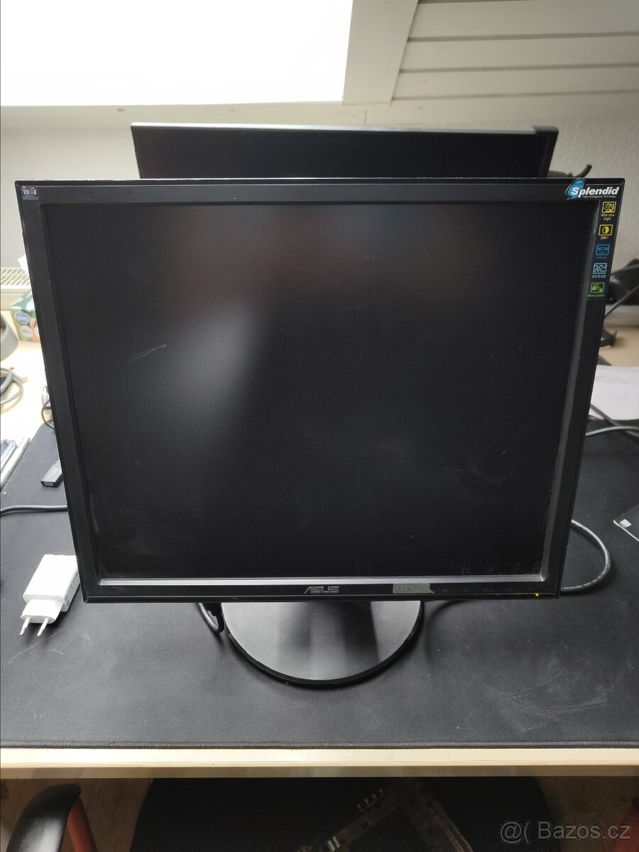 MONITOR 21"