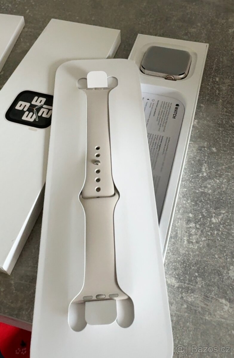 Apple Watch Series 9 řemínek 45 mm M/L