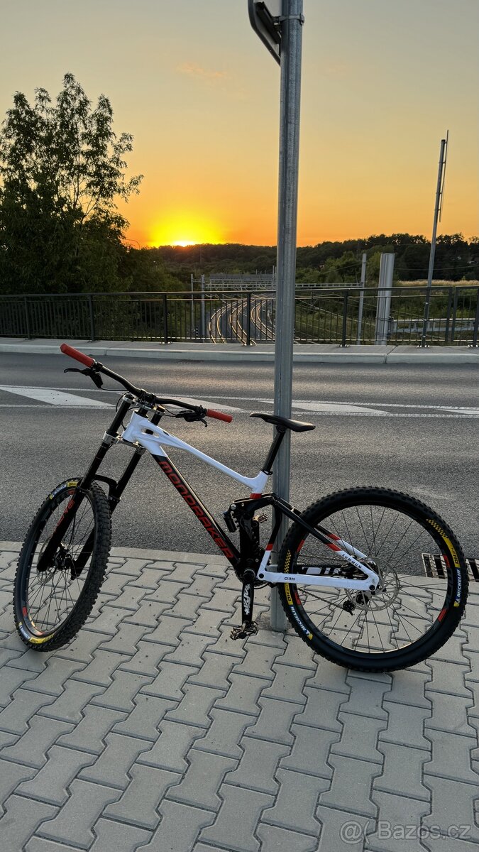 Celoodpružene kolo mondraker summum 2021 27,5 downhill