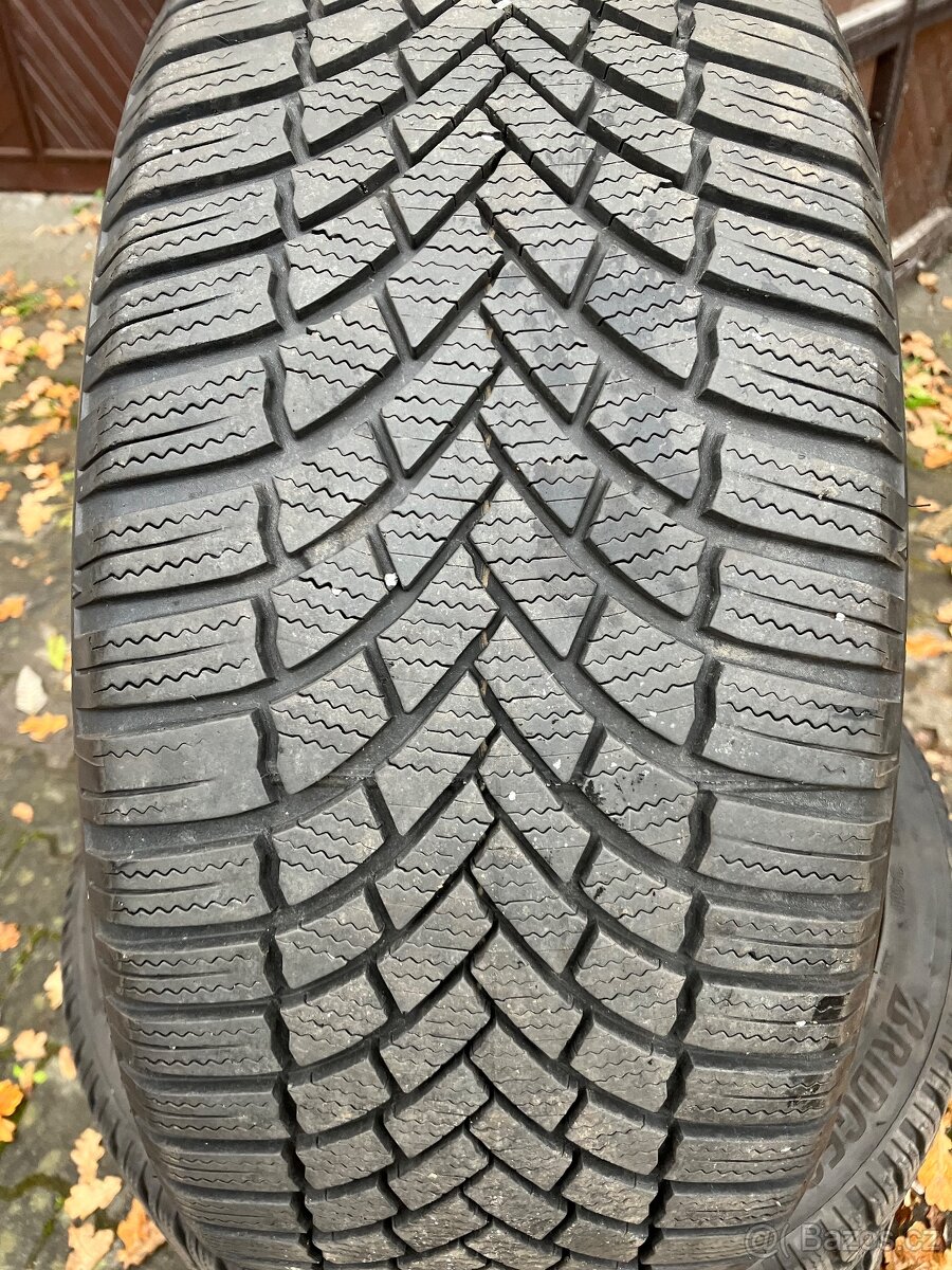 Prodám zimní pneu Bridgestone 225/45r17