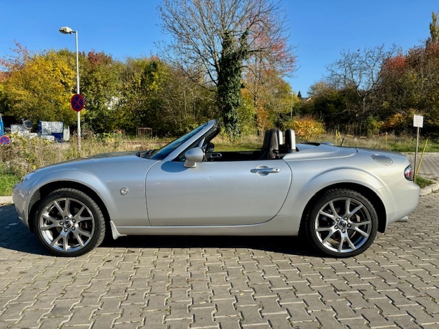 Mazda MX-5 NC 2.0 Niseko Roadster Coupe