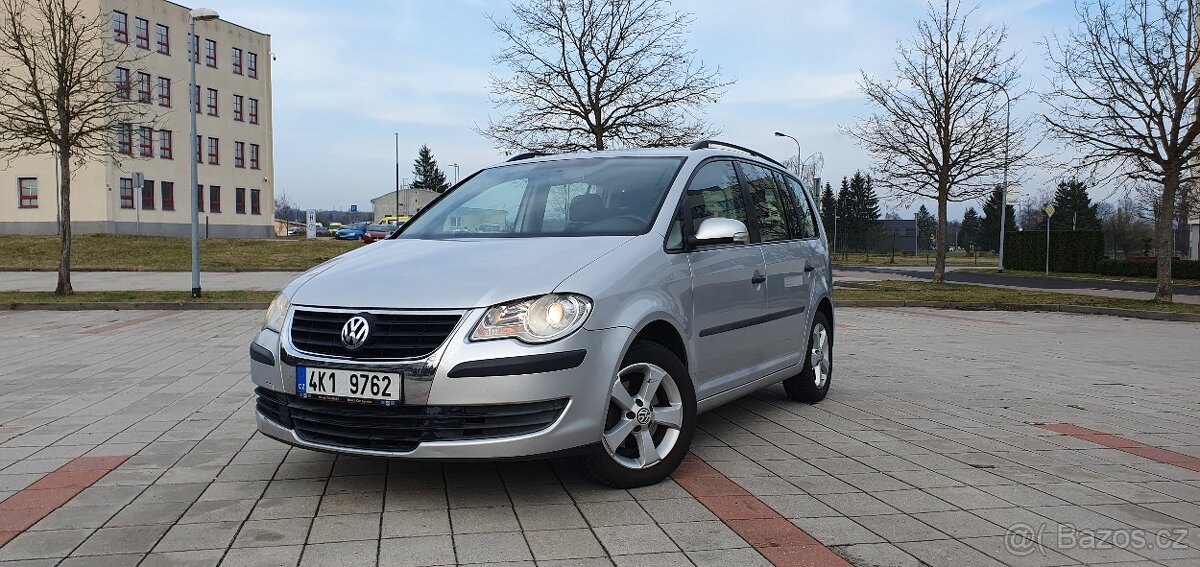 VW Touran, 1.9 TDI, 2 sady ALU, střešní příčníky, tažné