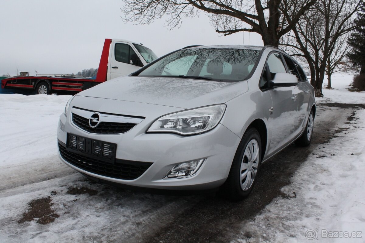 Opel Astra, 1.4T 103 kW SPORTS TOURER,1 Majitel