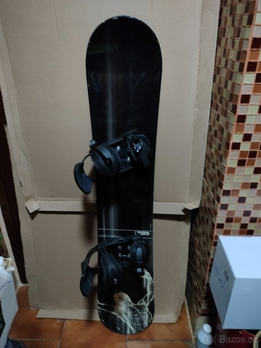 Prodám zánovní snowboard PRJECT 133cm dlouhý.