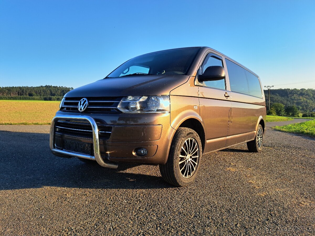 Volkswagen Caravelle LONG 2,0 TDI 2013 NAVIGACE, 9 MÍST