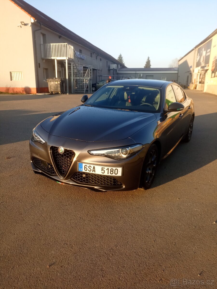 Alfa Romeo Giulia 2wd sport  2.2D Sport Black 160