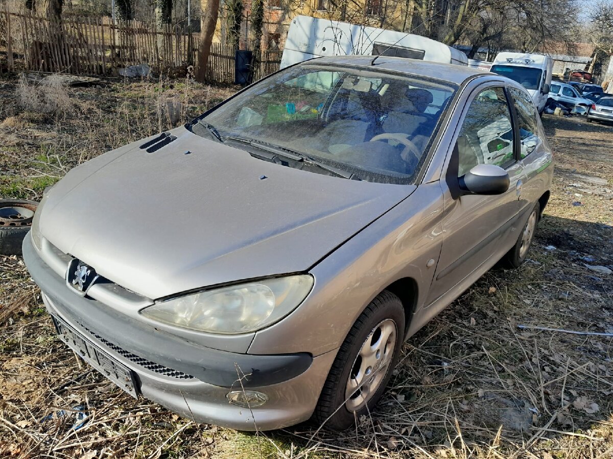 Peugeot 206 1.4i, 55.kw, na náhradní díly