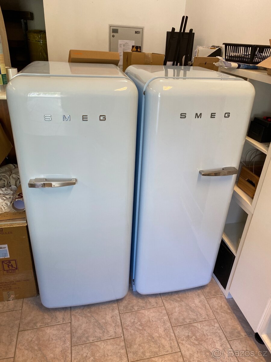 Smeg FAB28 lednice - pastelově modrá, skvělý stav