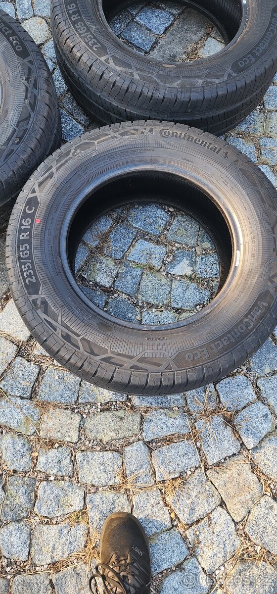 Letní pneu 235/65 R16c