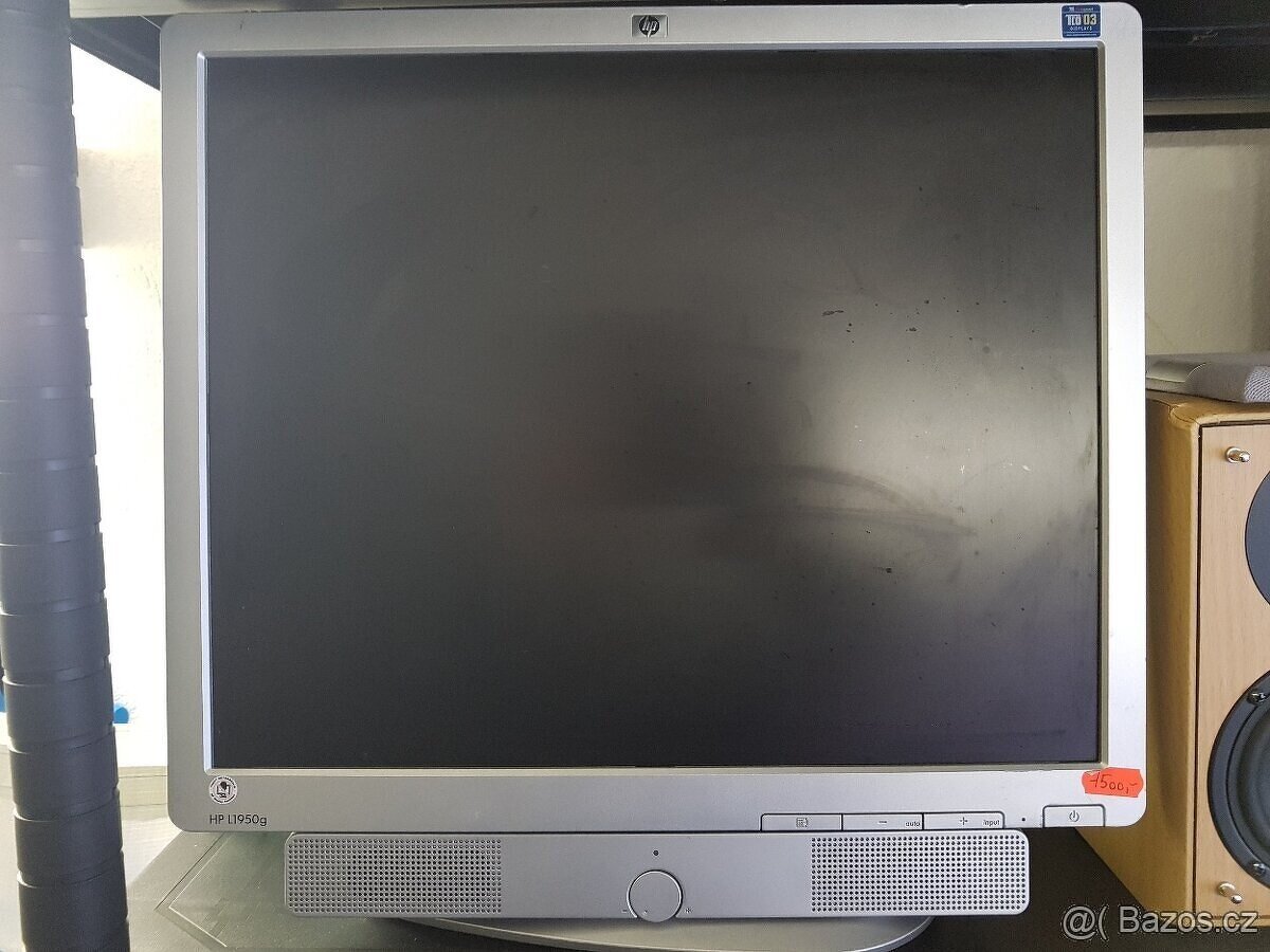 LCD Monitor značka HP nastavitelná výška