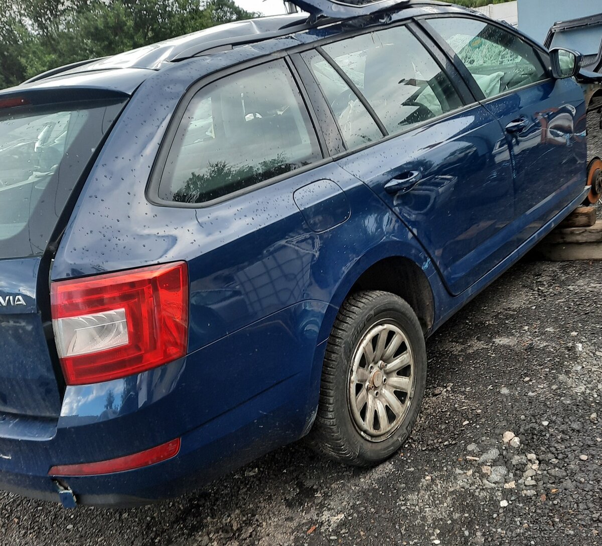 nd z škoda octavia 3 1.6tdi 77kw clh modrá bílá sahara