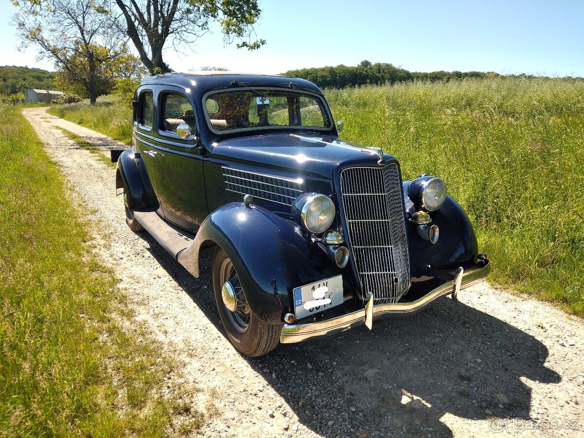 Ford V8  - 1935