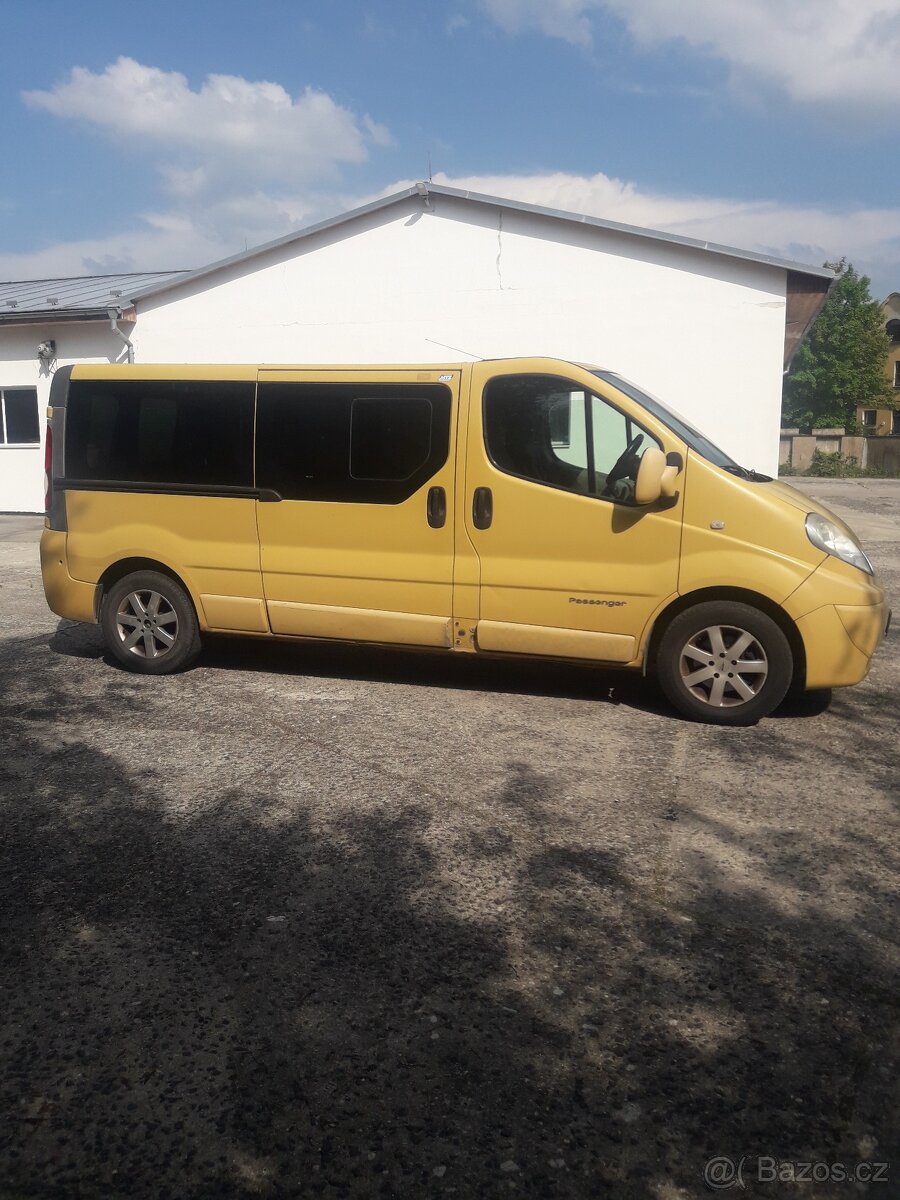 RENAULT TRAFIC 2.5 DCi 107kw r.v.2007 facelift bus