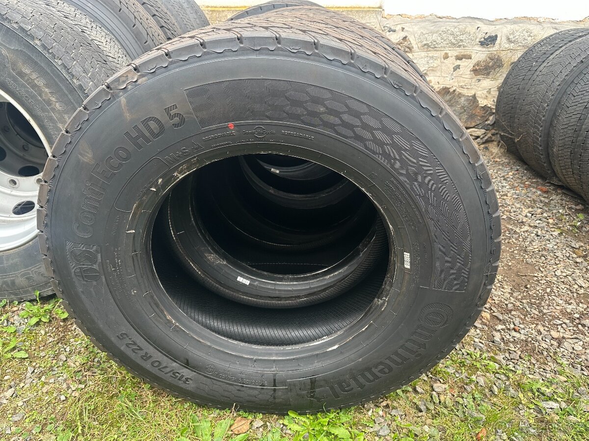 Nákladní pneu Continental 315/70r22,5