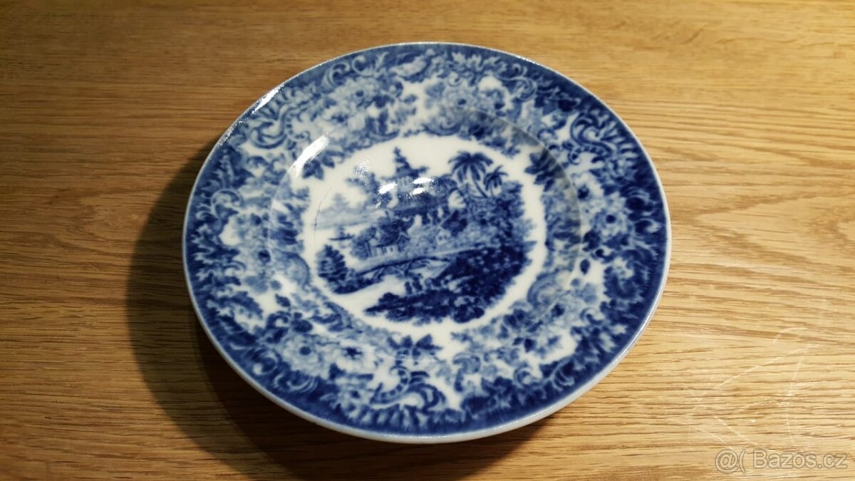 Ozdobný talíř s čínským dekorem, 19. stol., zn. LOKET, TOP