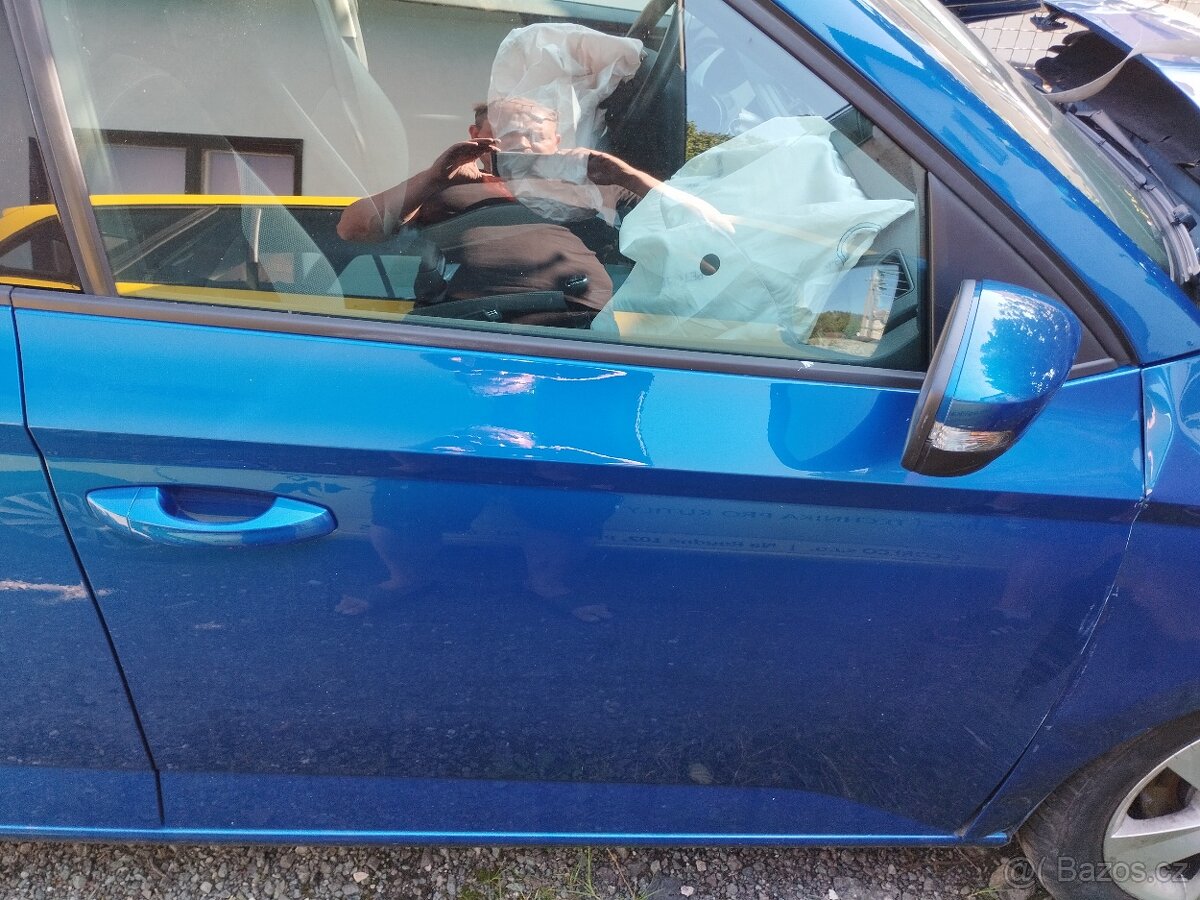 Pravé přední dveře Škoda fabia 3 modrá race