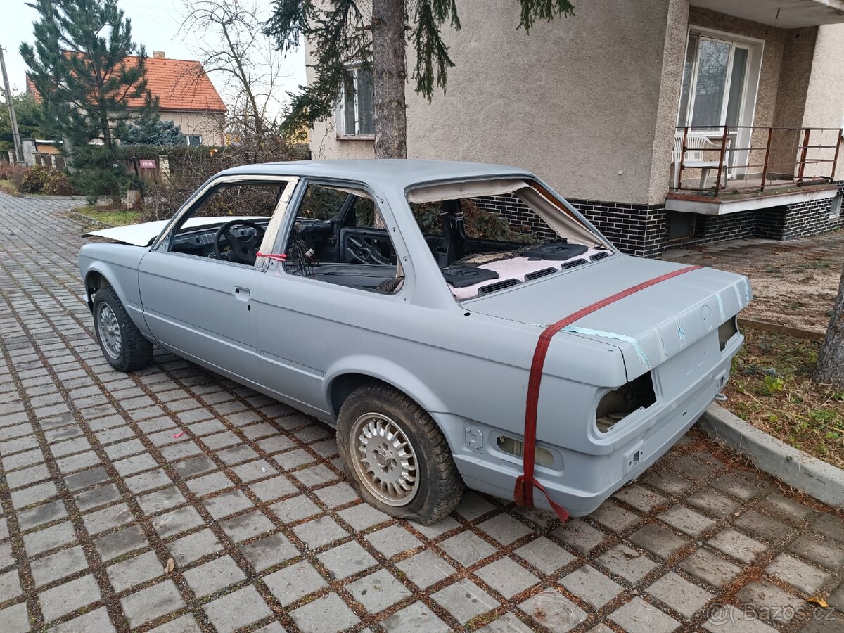 BMW E30 318i coupe