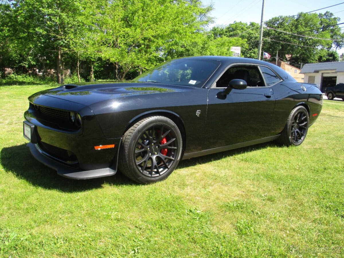 Dodge Challenger SRT Hellcat 6.2l - NEHAVAROVANÉ + MANUÁL