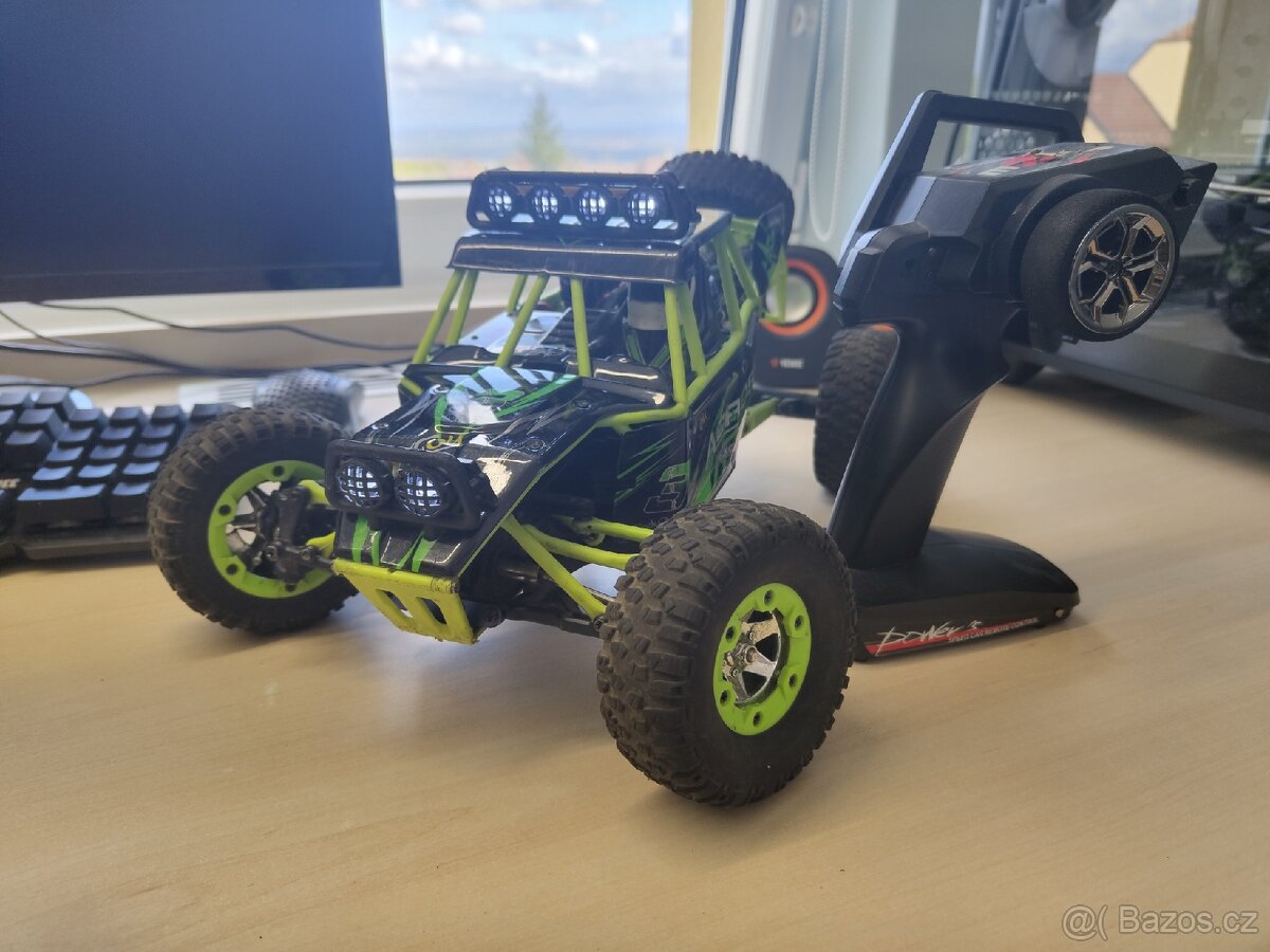 RC auto Buggy across 4x4