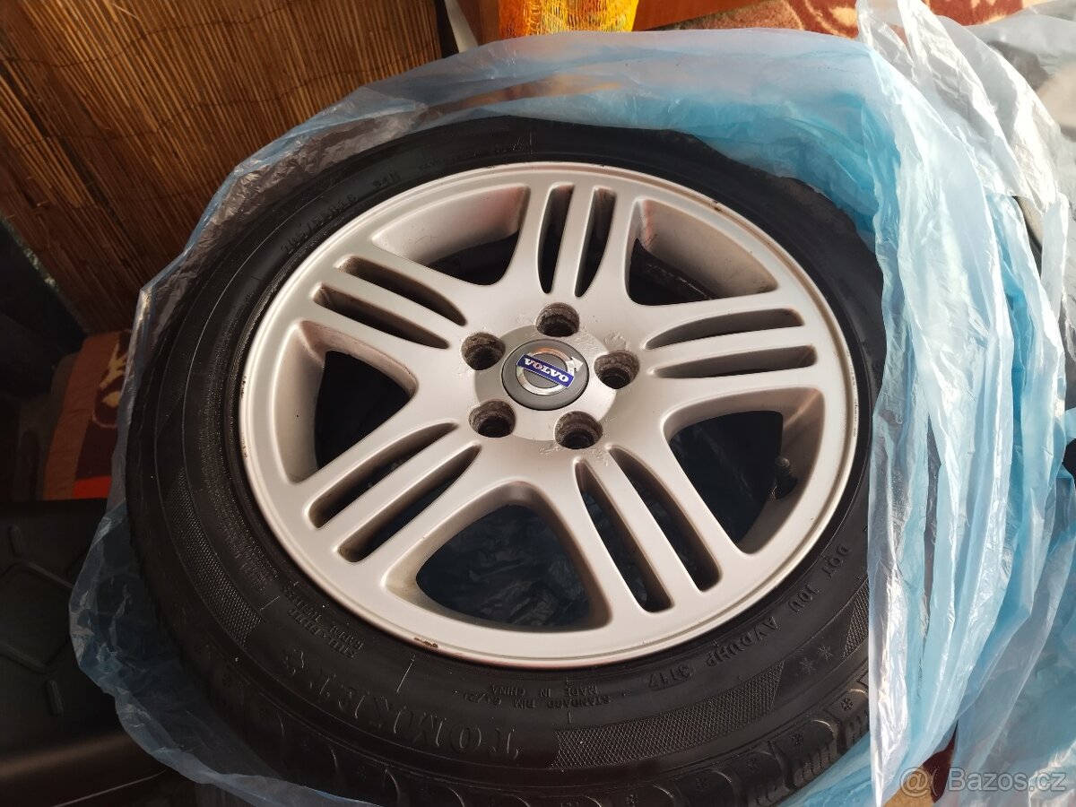 Pěkná alu kola originál Volvo R16 5x108 plus zimní pneu