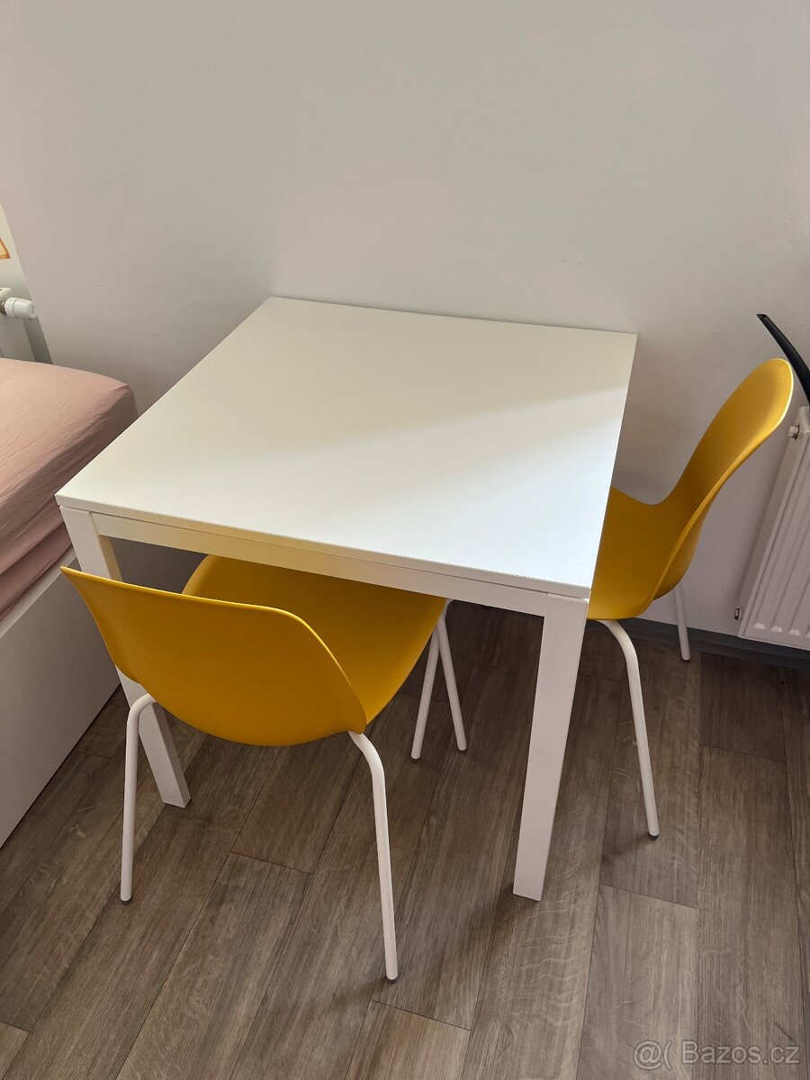 Čtvercový stůl Ikea+ 2 židle k tomu