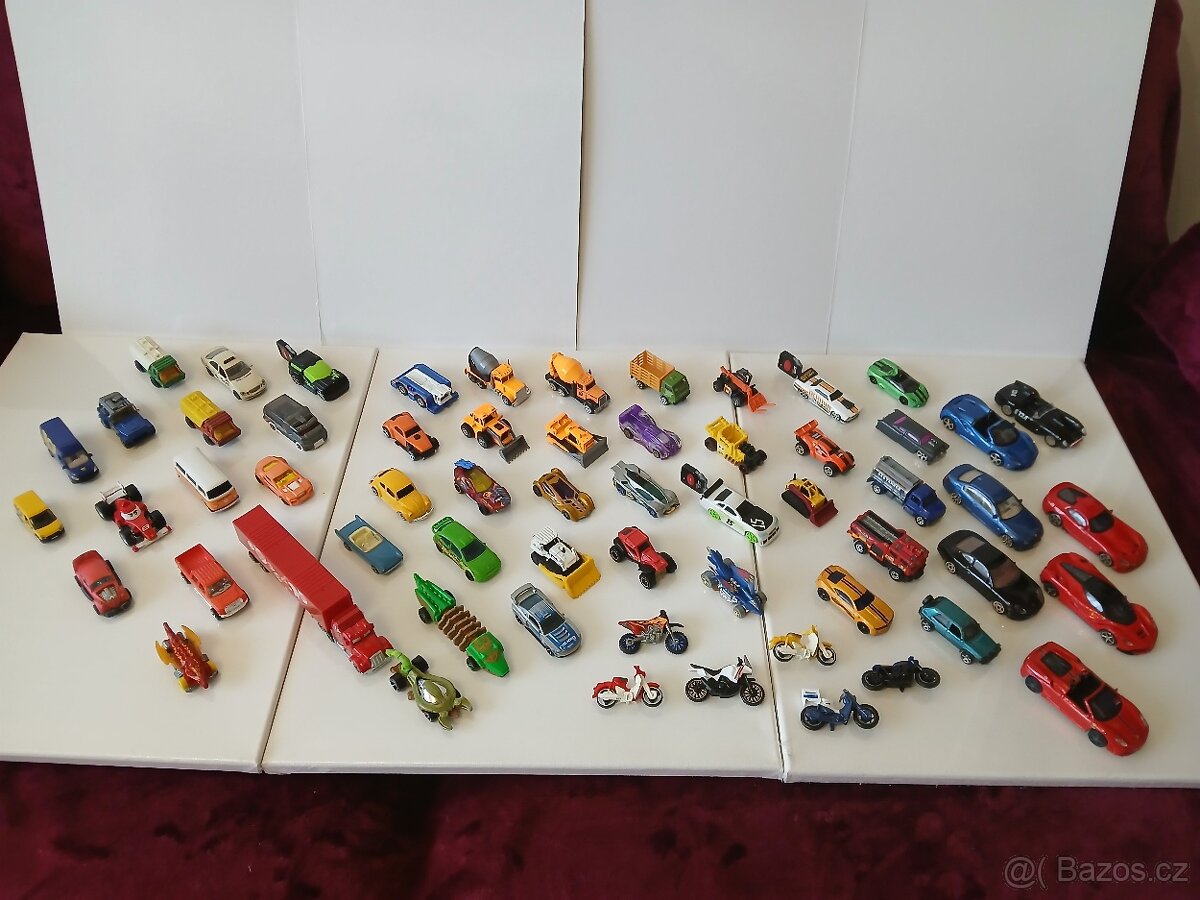 Autíčka za 60ks Matchbox Hotwheels Bburago Maisto