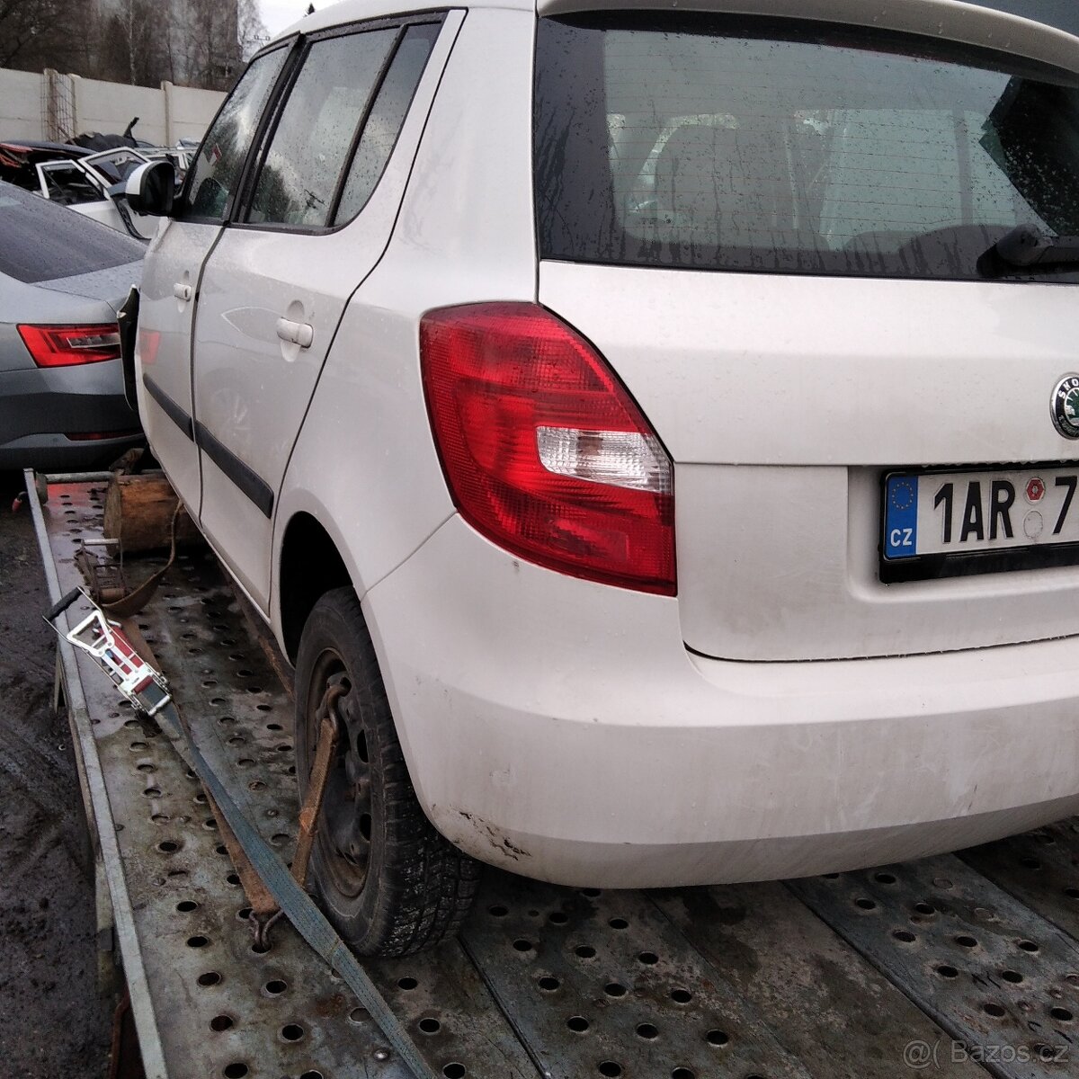 nd z škoda fabia 2 1.6tdi bílá červená modrá zelená stříbrná