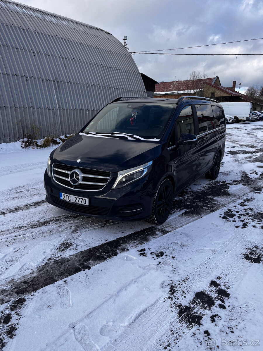 Mercedes Benz V250 -havarovaný