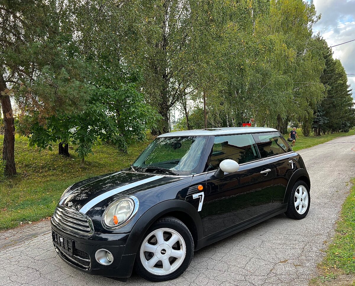 Mini Cooper D 1.6D 110ps • Facelift • edícia Seven • Black •