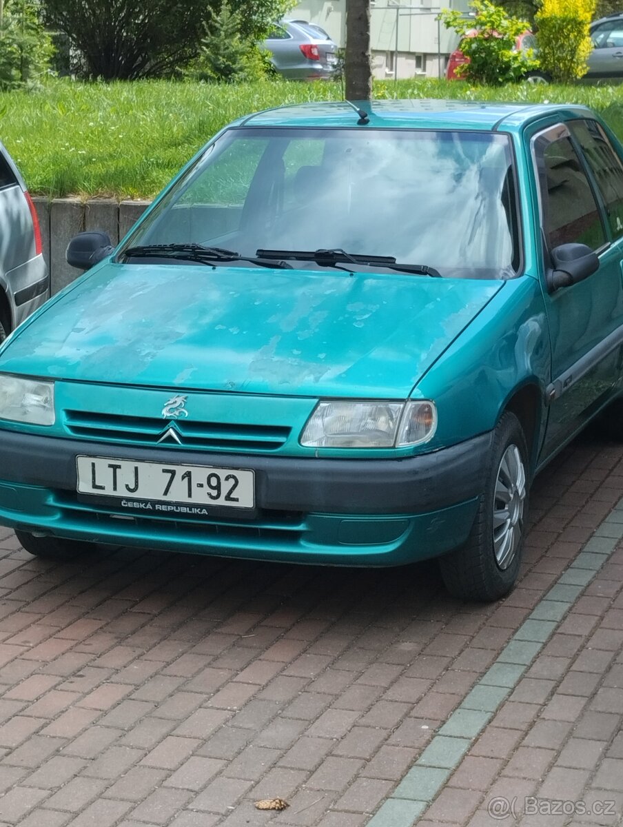 Prodávám malé auto s nízkými náklady