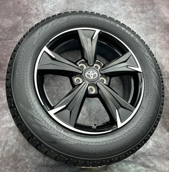 Zimní nový komplet alu kol Toyota C-HR 215/60R17