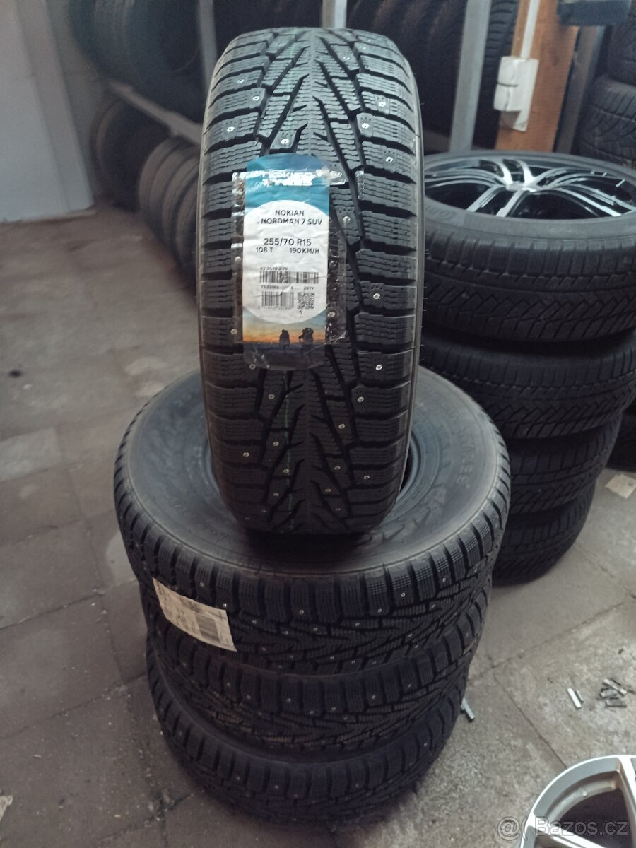 255/70/15 nokian