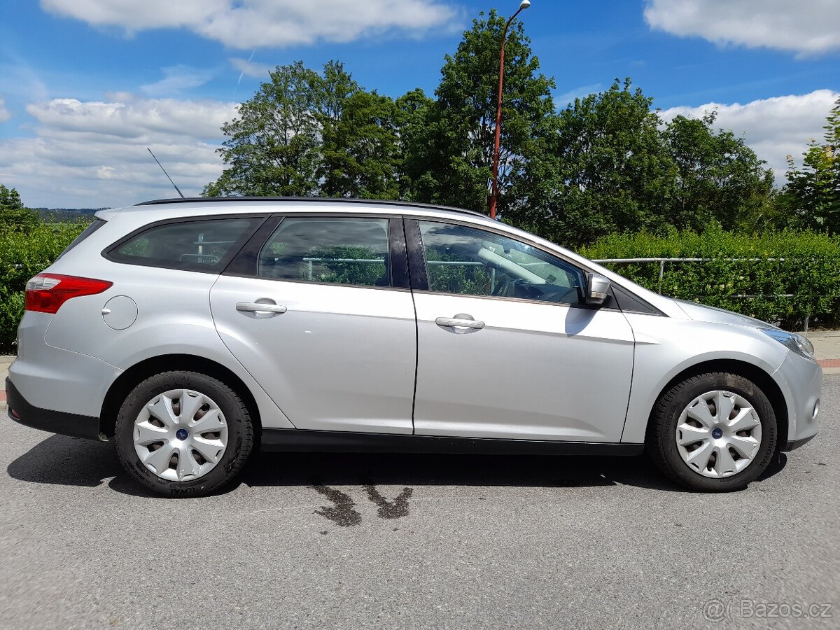 FORD FOCUS 1.6i 77KW,ROK 2011,NAJETO 135.400,PLNÝ SERVIS