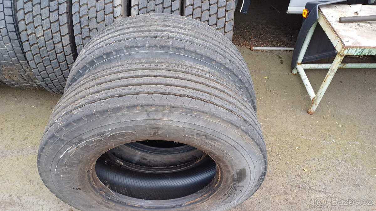 2x pneu KUMHO 315 70 22,5