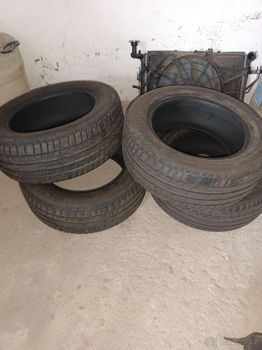 225/55 R16 95v