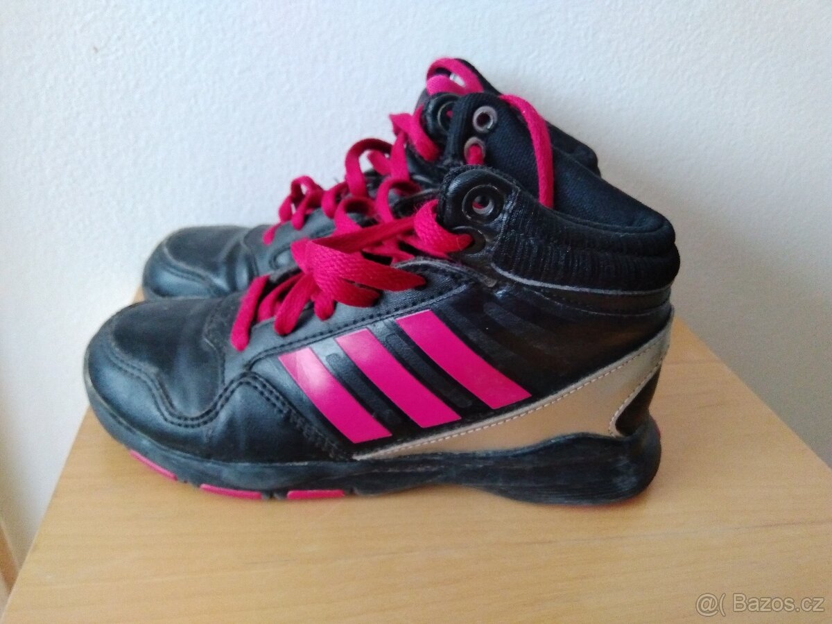 černé kotníkové botasky Adidas - vel. 30
