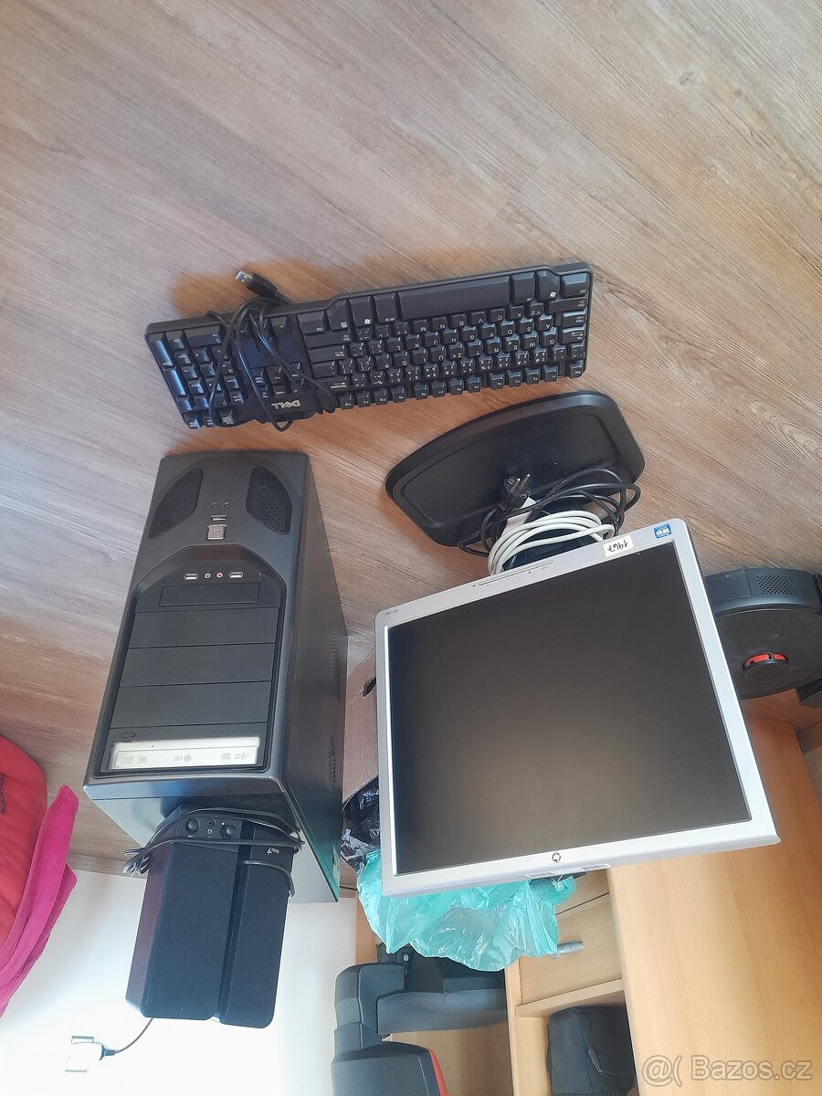 PC,monitor,klávesnice,bedničky