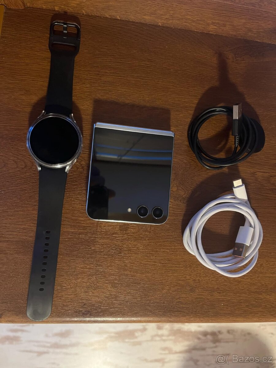 vymenim/prodam Samsung Z Flip 5 a hodinky Samsung Watch 4..