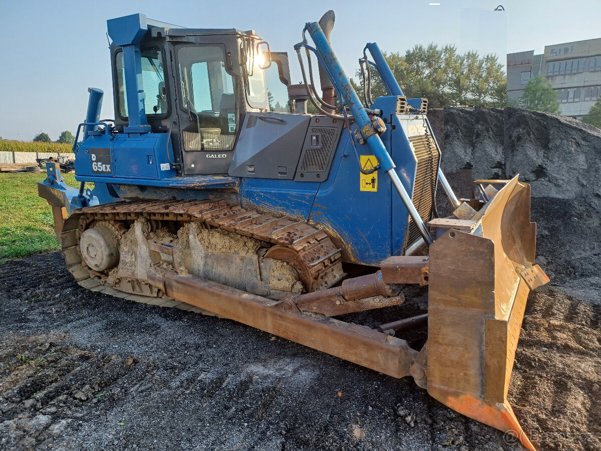 Buldozer Komatsu D65