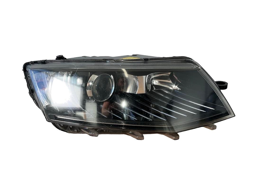 Pravý biXenon xenon světlo AFS LED 5E1941016B Škoda Octavia