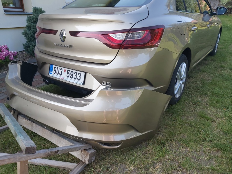 RENAULT-MEGANE 4(r.v.2018)ZADNÍ NÁRAZNÍK originální barva